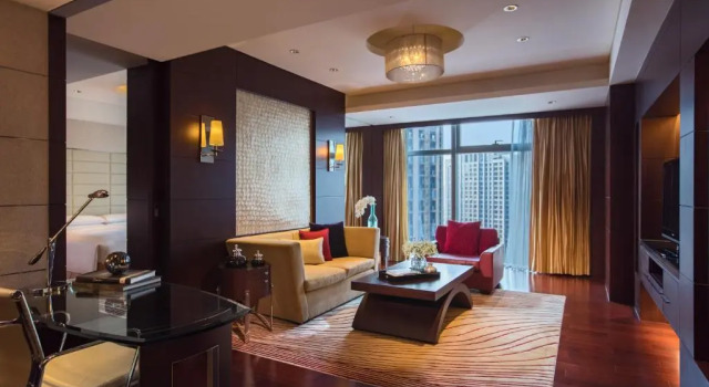Люкс Renaissance Shanghai Putuo Hotel