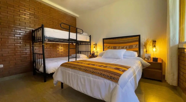 Двухместный семейный номер Standard с балконом и с видом на горы Runaway Hotel