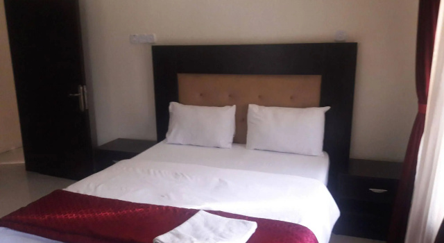 Tipton House Lekki, Prenota Hotel Hotel a Eti-Osa con parcheggio, Parcheggio