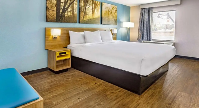 Люкс Days Inn by Wyndham Raleigh Glenwood-Crabtree
