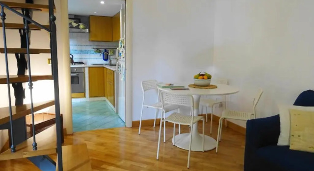 Mezzocannone Holiday House, Забронировать Отель Отели Неаполя с парковкой, рядом с Кафедральный собор Неаполя, Парковка