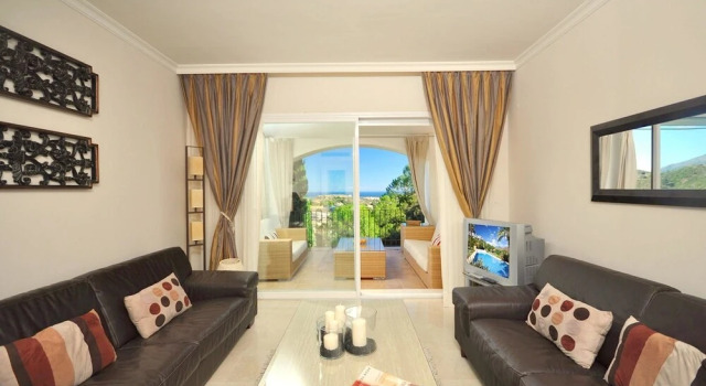 Apartment With 2 Bedrooms in Benahavís, With Wonderful Mountain View,
