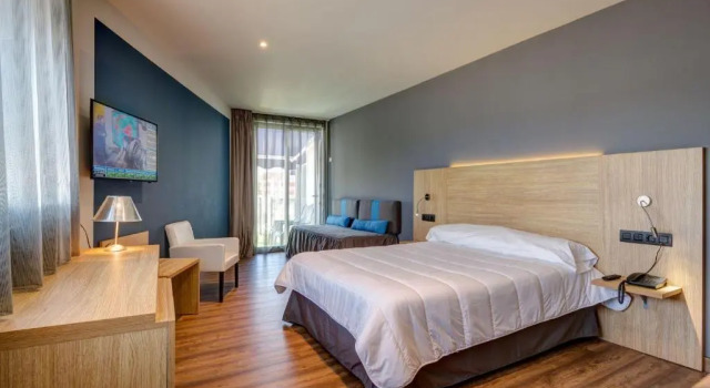 Семейный номер Standard с балконом Hotel Astuy