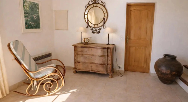 Sunny Holiday Home in Provence With Pool, Book Feriehus Hoteller i Seguret med parkering, Parkering