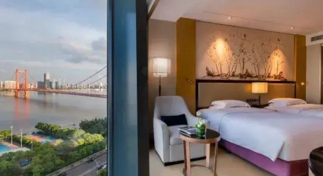 Номер Deluxe Hilton Wuhan Yangtze Riverside