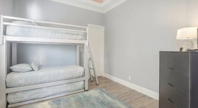 Society Ct. 182, Marco Island Vacation Rental 3 Bedroom Home by Redawning, Забронировать Вилла Отели в центре Марко-Айленд, в центре, Парковка