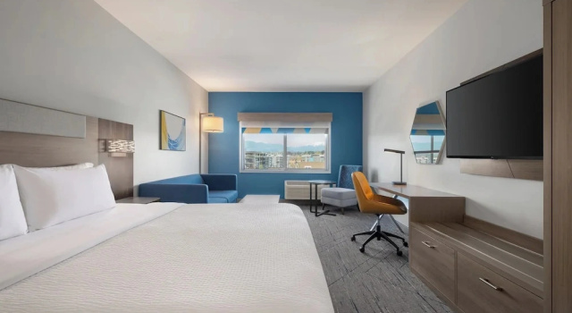 Люкс Deluxe Holiday Inn Express & Suites Courtenay - Comox by IHG