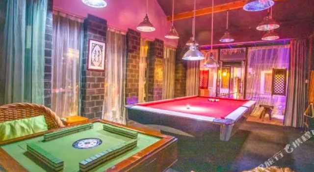 Qieye Club, Rezerwuj Hotel Hotele w Lijiang z basenem, w pobliżu Sifang Tingyin Square, Basen