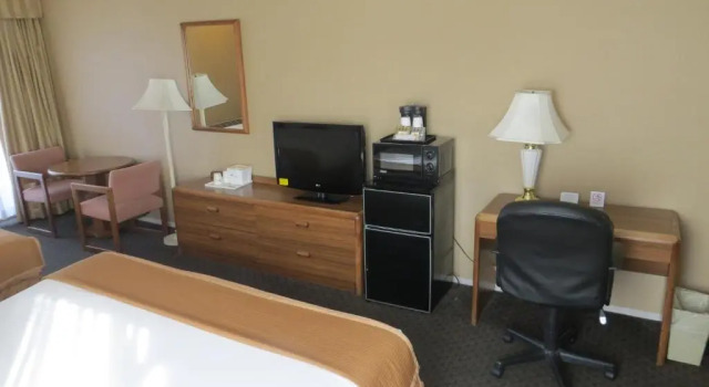 Двухместный номер Deluxe Howard Johnson by Wyndham Torrance