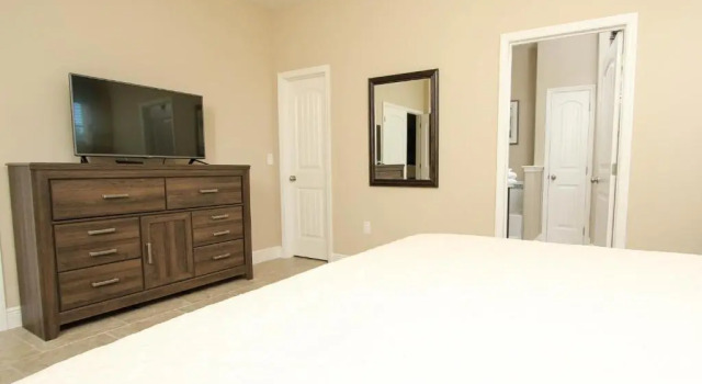 Коттедж с 5 комнатами 4308 Acorn Court