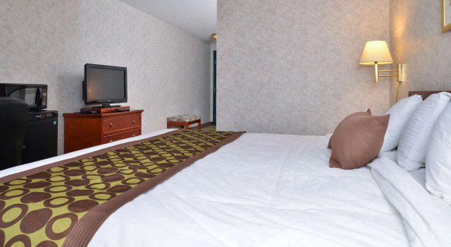 Люкс Business Lexington Inn & Suites-Windsor