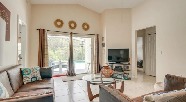 South Facing/pet Friendly Pool ! 5 Bedroom Home