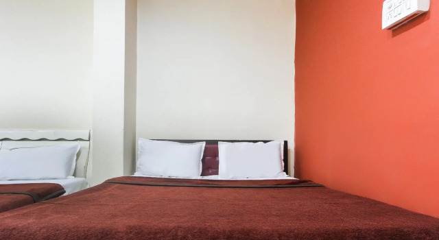 SPOT ON 48871 Ay Hotel, Rezerwuj Hotel Hajdarabad 