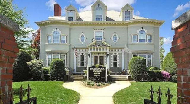 Edgewood Manor, Varaa Bed and Breakfast Cranston Rhode Island