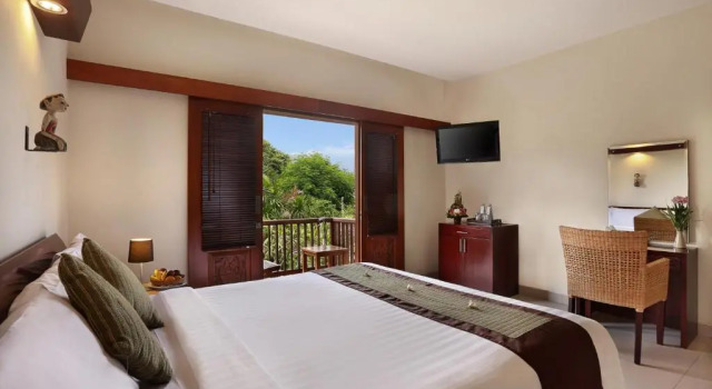 Двухместный номер Superior Respati Beach Hotel