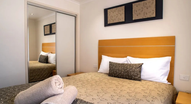 Standard Apartment Tea House Motor Inn