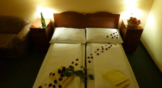 Hotel Korunni Princ, Забронировать Отель Турнов Czech Paradise, рядом с Hruba Skala - Rock City