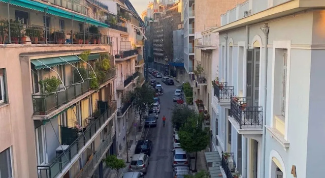 A Stroll to the Acropolis Athenian Homes