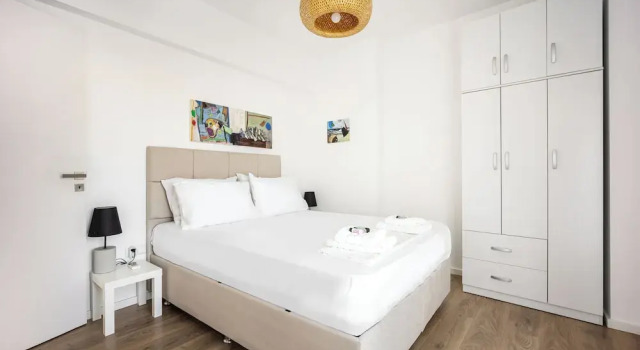 Cozy 2BR Near Metro Acropolis View