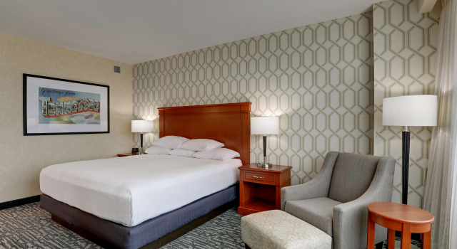 Двухместный люкс с 2 комнатами Drury Plaza Hotel Nashville Franklin