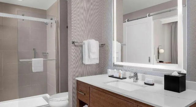 Люкс с видом на гавань Embassy Suites by Hilton Charleston Harbor Mt. Pleasant
