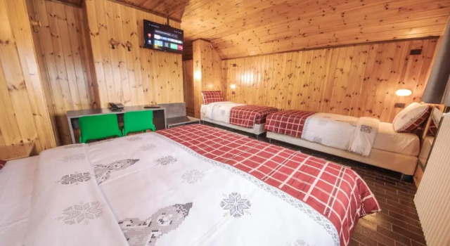 Четырёхместный номер Standard с видом на горы Albergo Quarto Pirovano