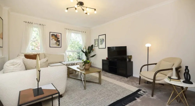 Коттедж Chiswick Townhouse with Garden & Parking