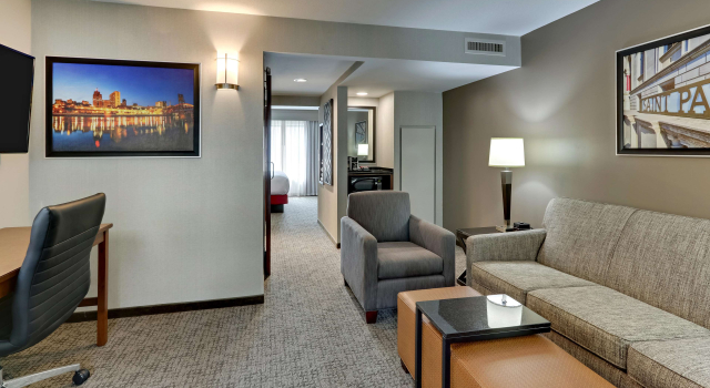 Двухместный люкс с 2 комнатами Drury Plaza Hotel St. Paul Downtown