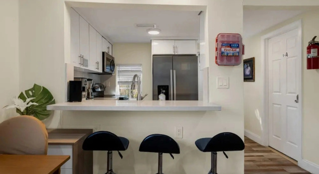 Central Art Hub with Free Parking, Book Feriehus Villaer i Florida, Villa