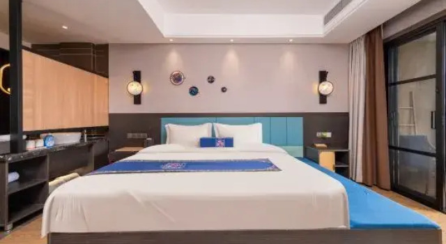 Двухместный люкс с балконом и с видом на океан Sansheng Sanshi 180° River View Courtyard (Yunqiao, Fenghuang Ancient Town)