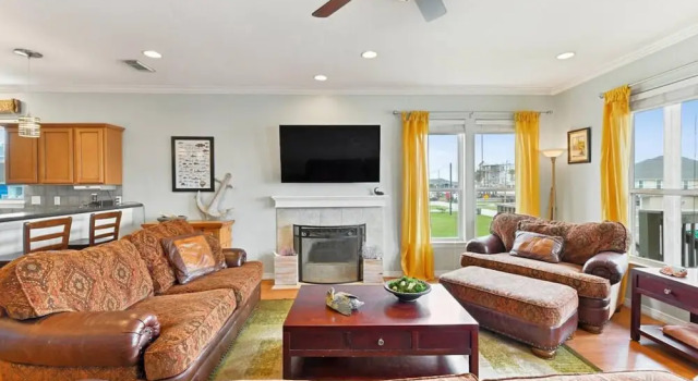 Canal View Home With Hot Tub Near the Beach, Book Hotel Galveston Houston