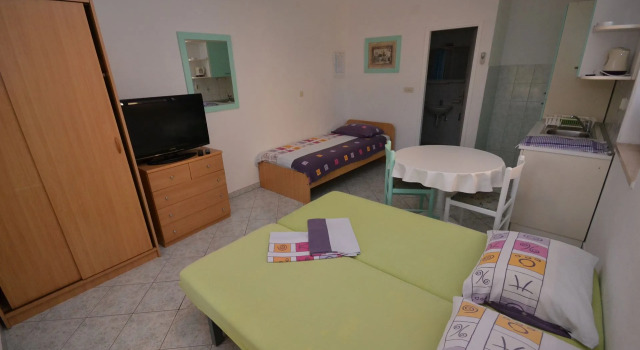Studio apartment Suzane - terrace and sea view SA-Iris Postira, Island Brac, Prenota Appartamento Postira 