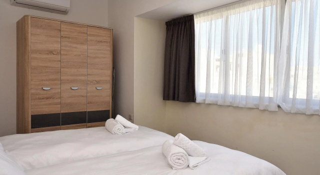2 Bedroom, Bright & Central Top Floor Apartment - 5