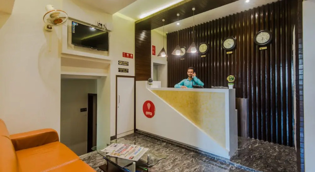 OYO 9395 Hotel Sea Grand, Забронировать Отель Колаба Мумбай, рядом с Union Bank of India