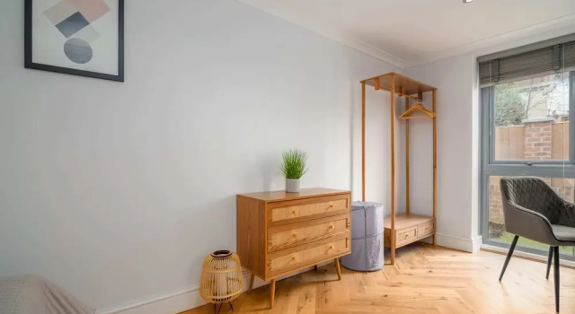 Guestready - Unique Home Near Wimbledon With Gorgeous Deck and Parking, Morden