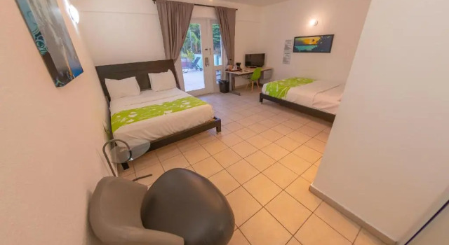 Полулюкс Casa Verde Hotel - Steps to the Beach, Pool, Restaurant & Bar