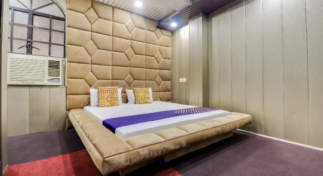 SPOT ON 65515 Kanpur Deluxe