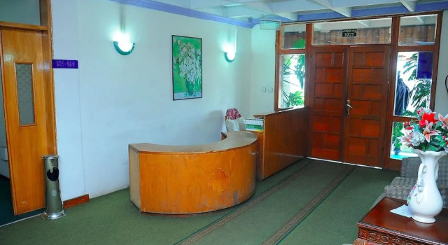Ras Amba Hotel, Book Hotel Hoteller i Addis Ababa med parkering, nær Holy Trinity Cathedral, Parkering