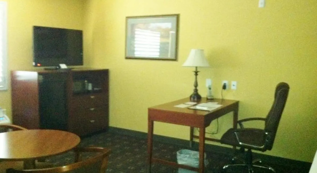 Четырёхместный номер Standard Southern Inn and Suites Yorktown