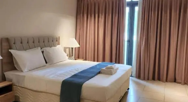 Lovely One Bedroom Apartment Porto Arabia, The Pearl Qatar, Book Lejlighed Hoteller i Zone 66 med pool, Swimmingpool