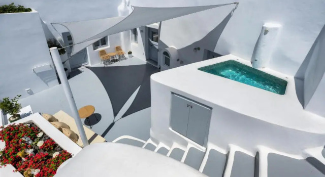 Полулюкс с балконом Hill Suites