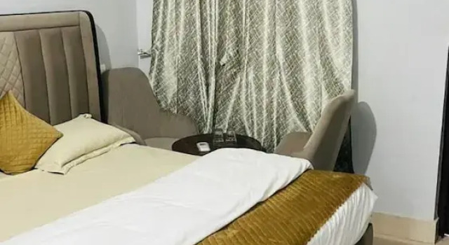 Двухместный номер Deluxe Goroomgo Kaffal Hotel and Restaurant Rudraprayag