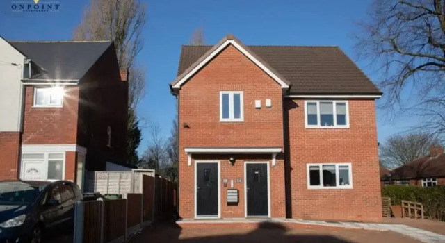 Modern 3-Storey Apartment & Free Parking