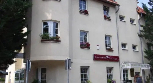 Pension & Café Am Krähenberg, Забронировать Отель Галле земля Саксония-Анхальт
