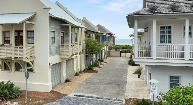 The At Rosemary Carriage House 1 Bedroom Villa by Redawning