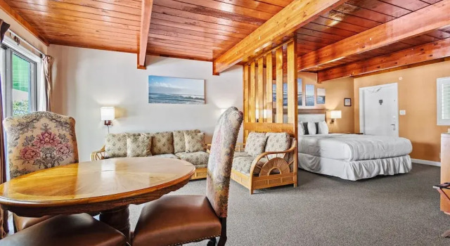Oceanfront Inn Suite #6- King Bed
