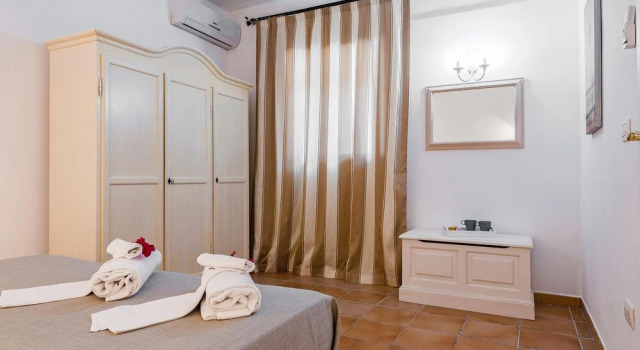 Beautiful Home in Siracusa With Wifi and 1 Bedrooms, Book Hotel Hotels in Sicily with Parking, Parking