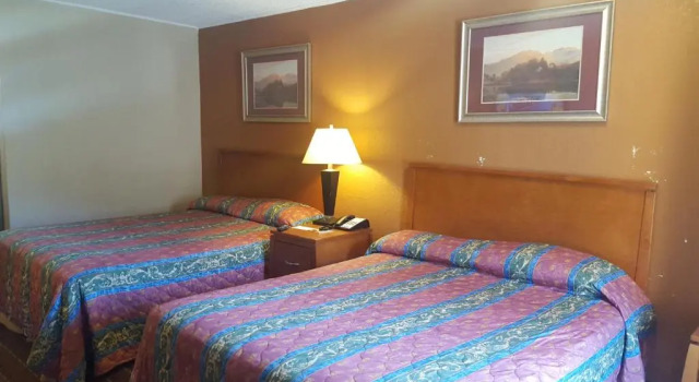 Четырёхместный номер Standard Scottish Inn Knoxville