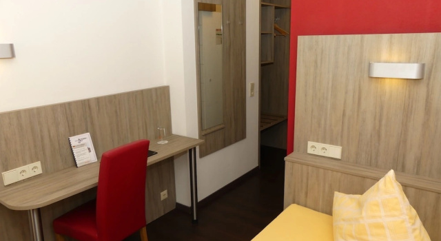 Номер Standard с балконом Hotel KRONE Garni