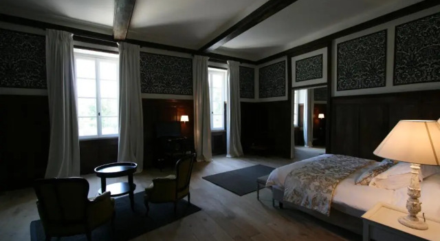 Полулюкс Château Les Oliviers de Salettes